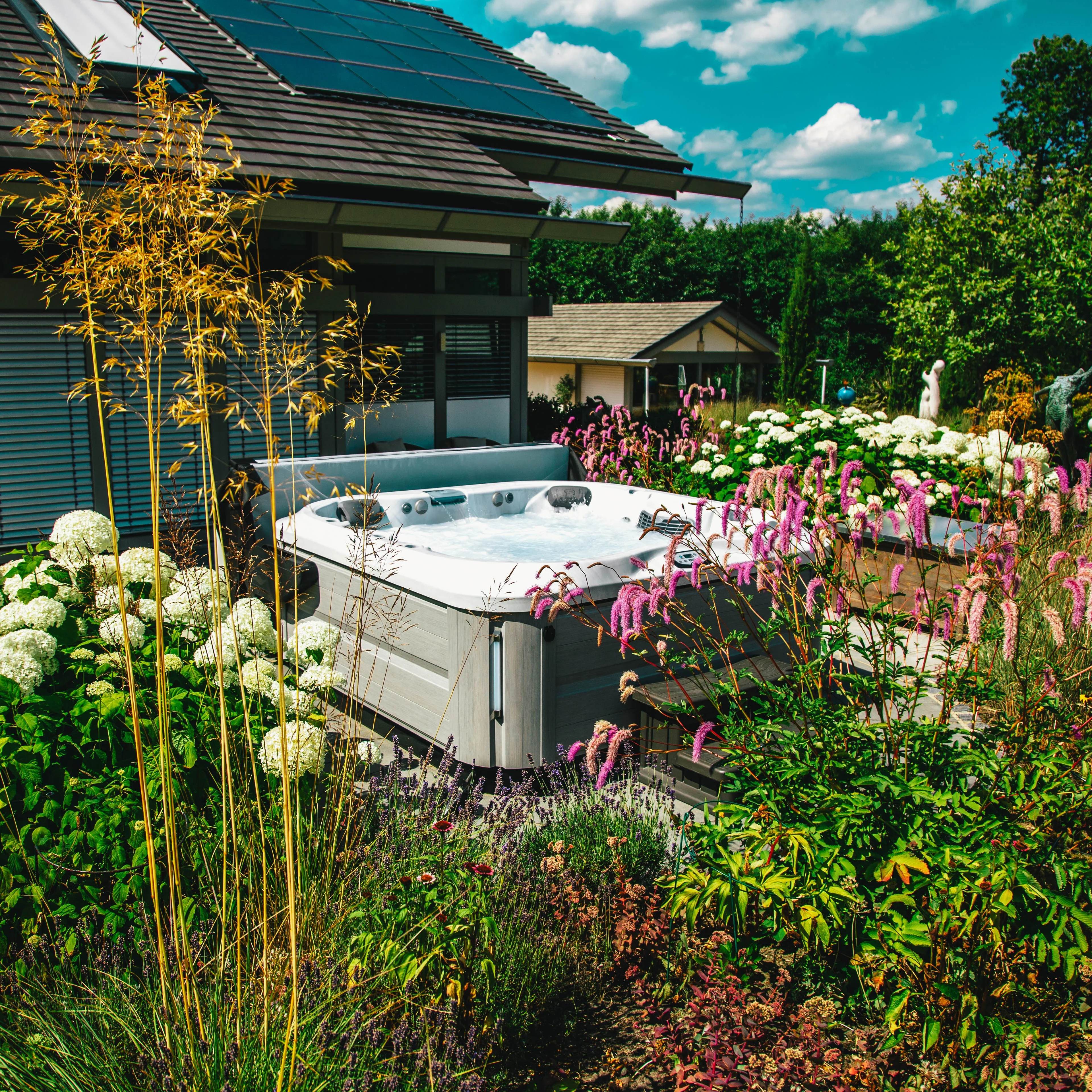 Jacuzzi® J335IP™ Hot Tub - Image 11