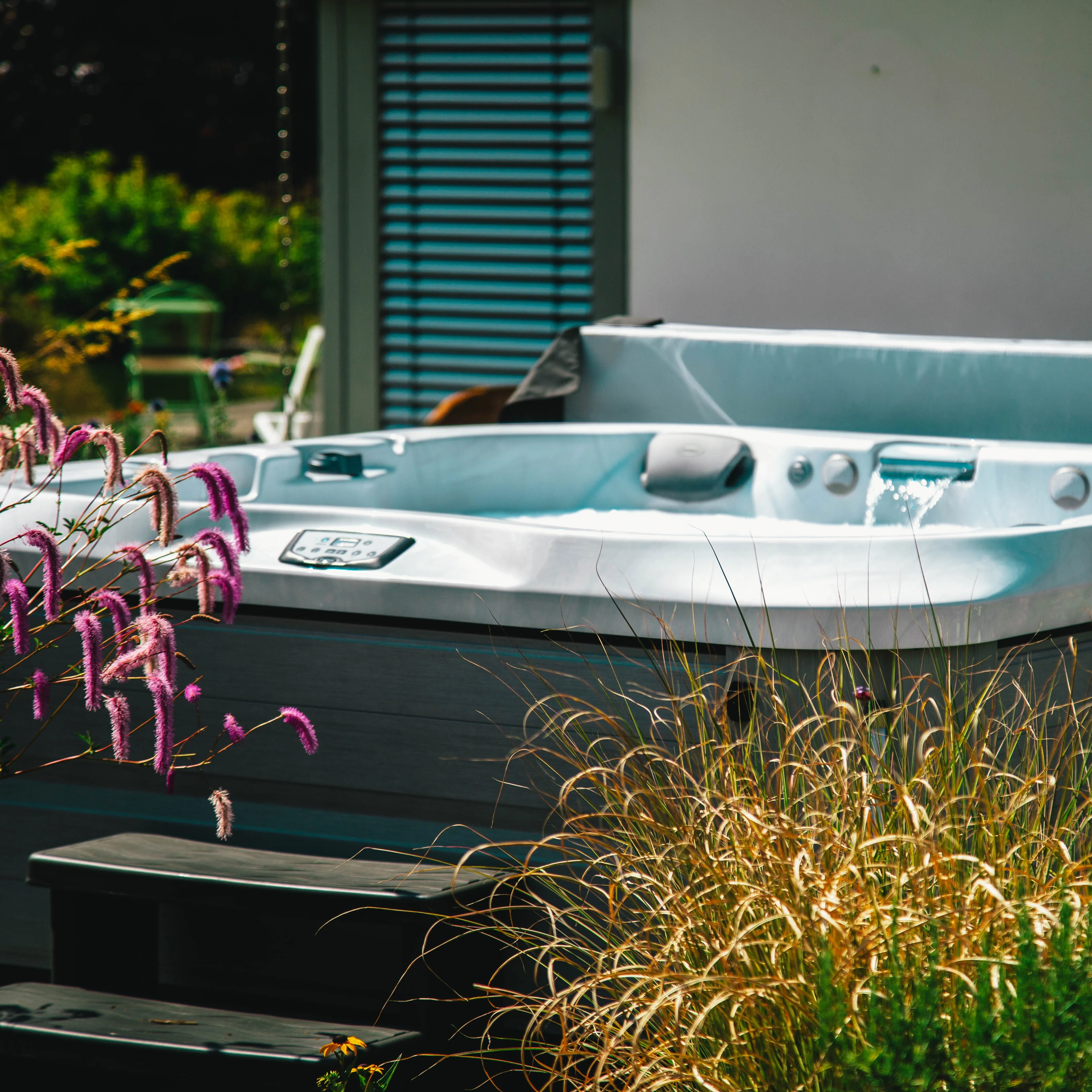 Jacuzzi® J335IP™ Hot Tub - Image 12