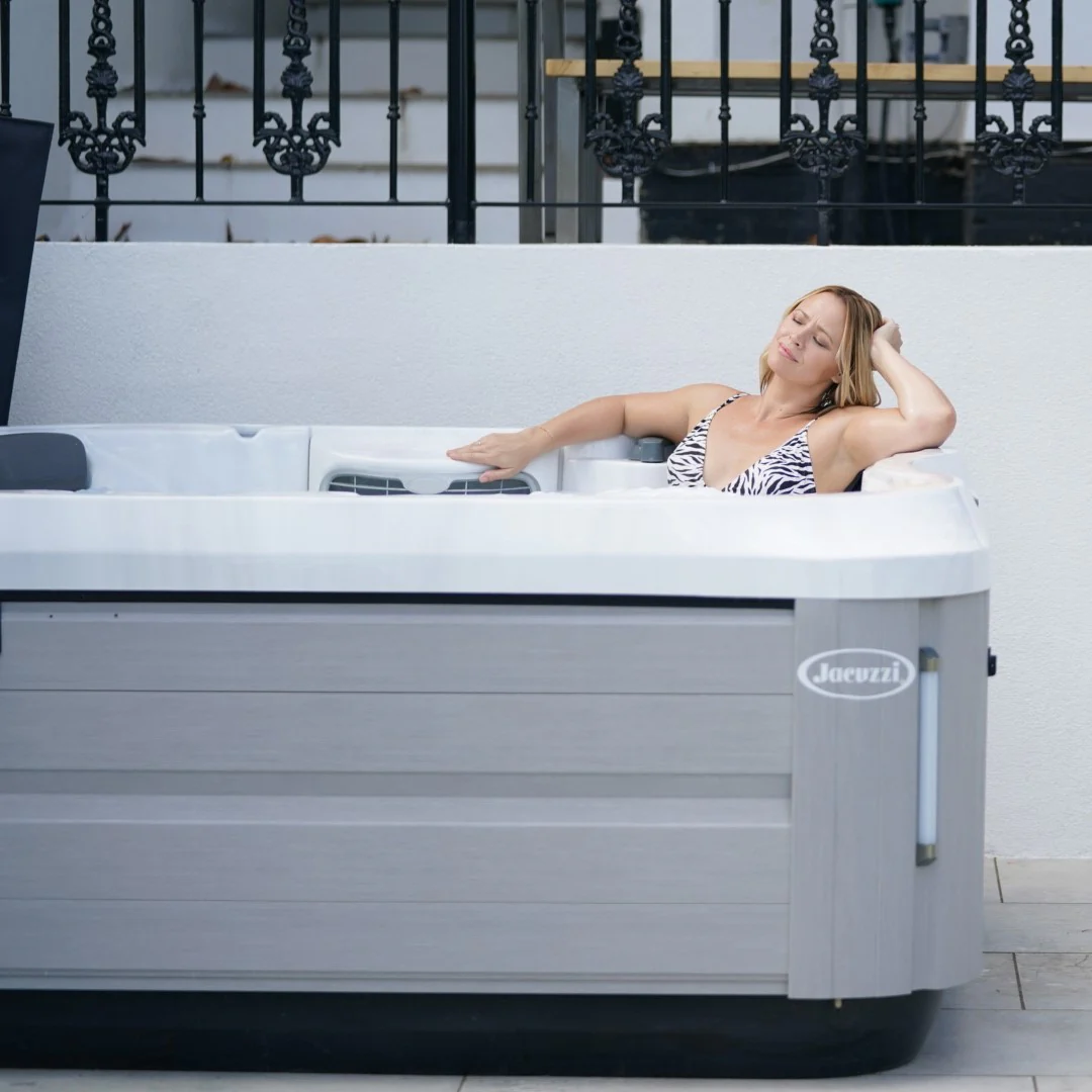 Jacuzzi® J335IP™ Hot Tub - Image 4