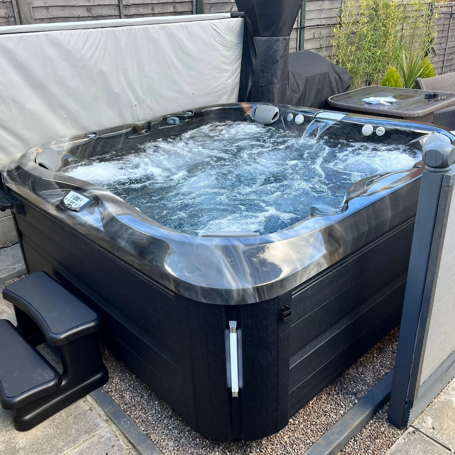 Jacuzzi® J375IP™ Hot Tub - Image 13