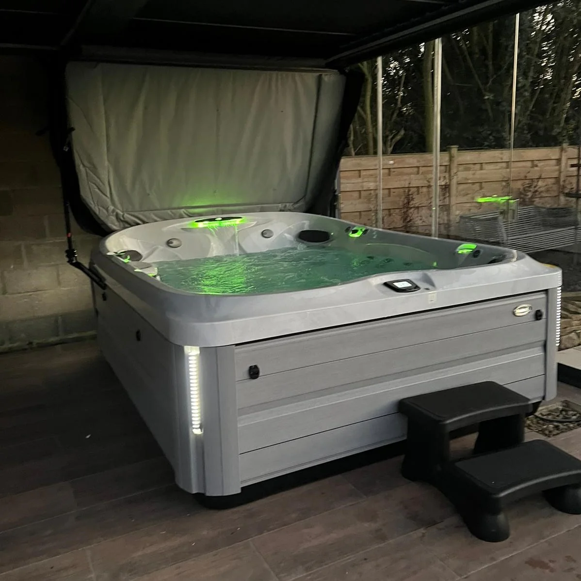 Jacuzzi® J495IP™ Hot Tub - Image 13
