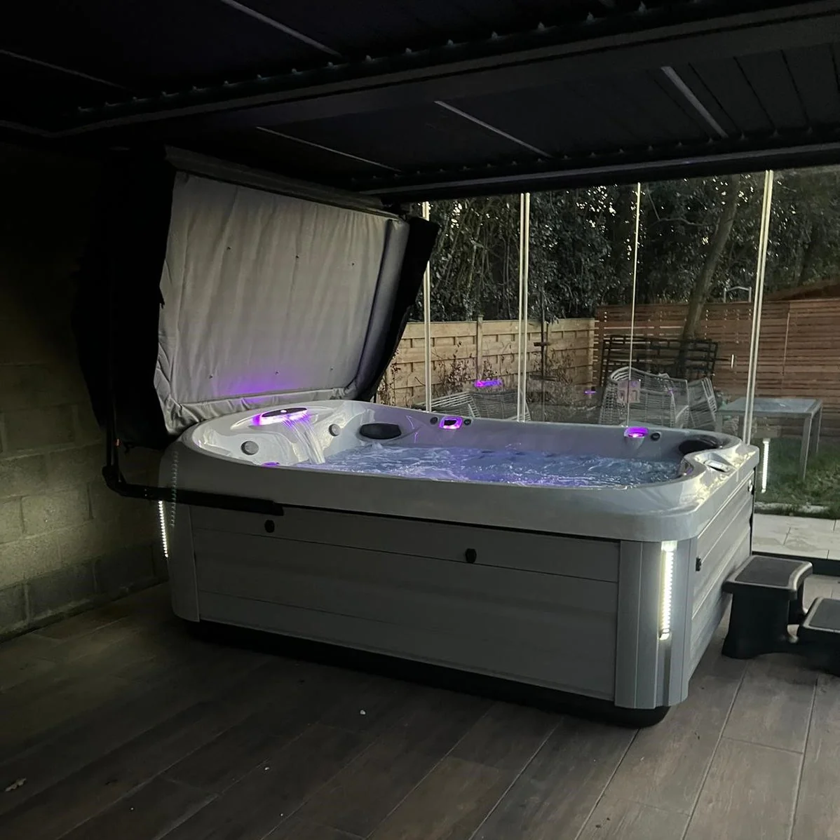 Jacuzzi® J495IP™ Hot Tub - Image 14