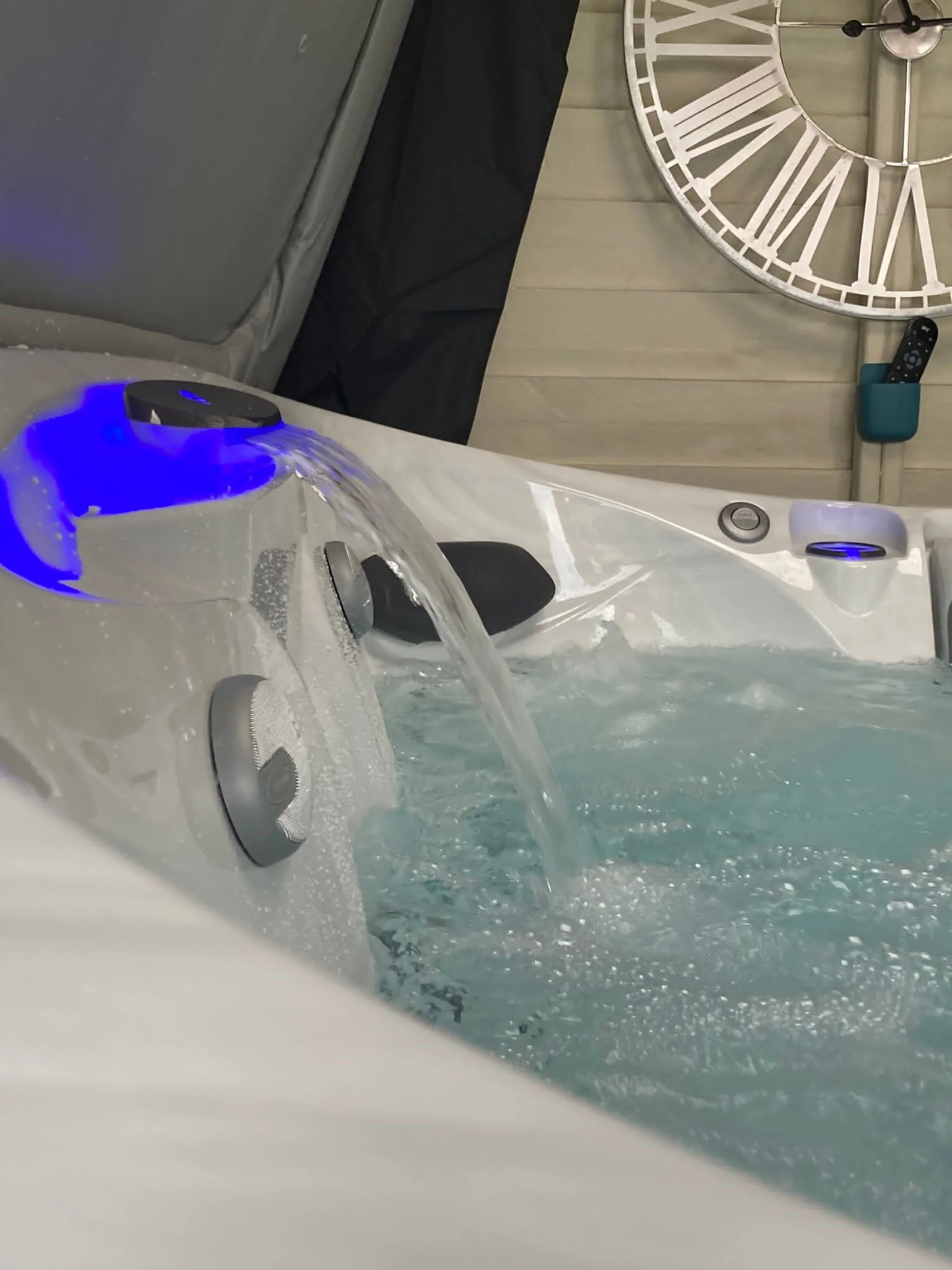 Jacuzzi® J435IP™ Hot Tub - Image 11