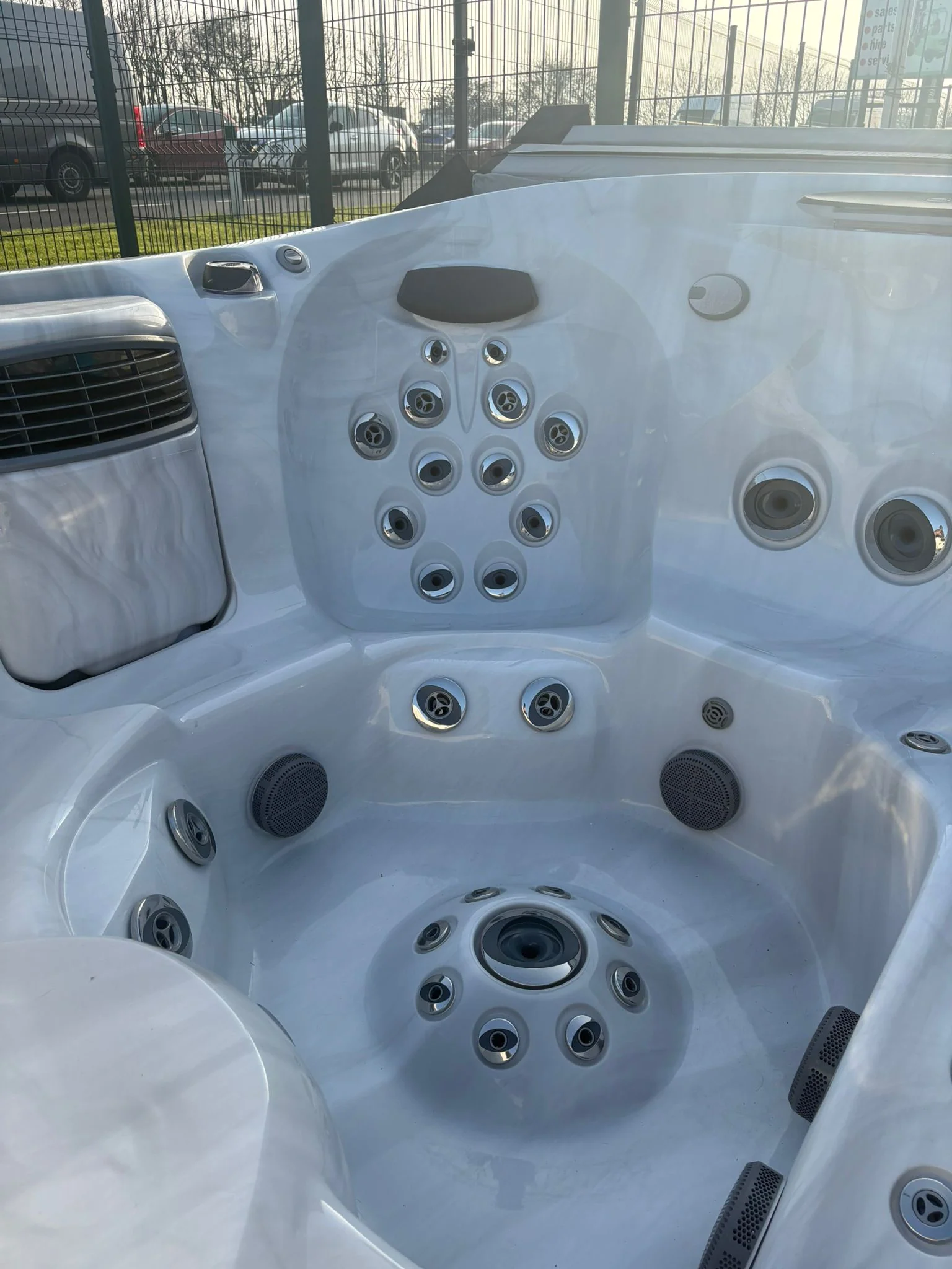 Jacuzzi® J475IP™ Hot Tub - Image 11