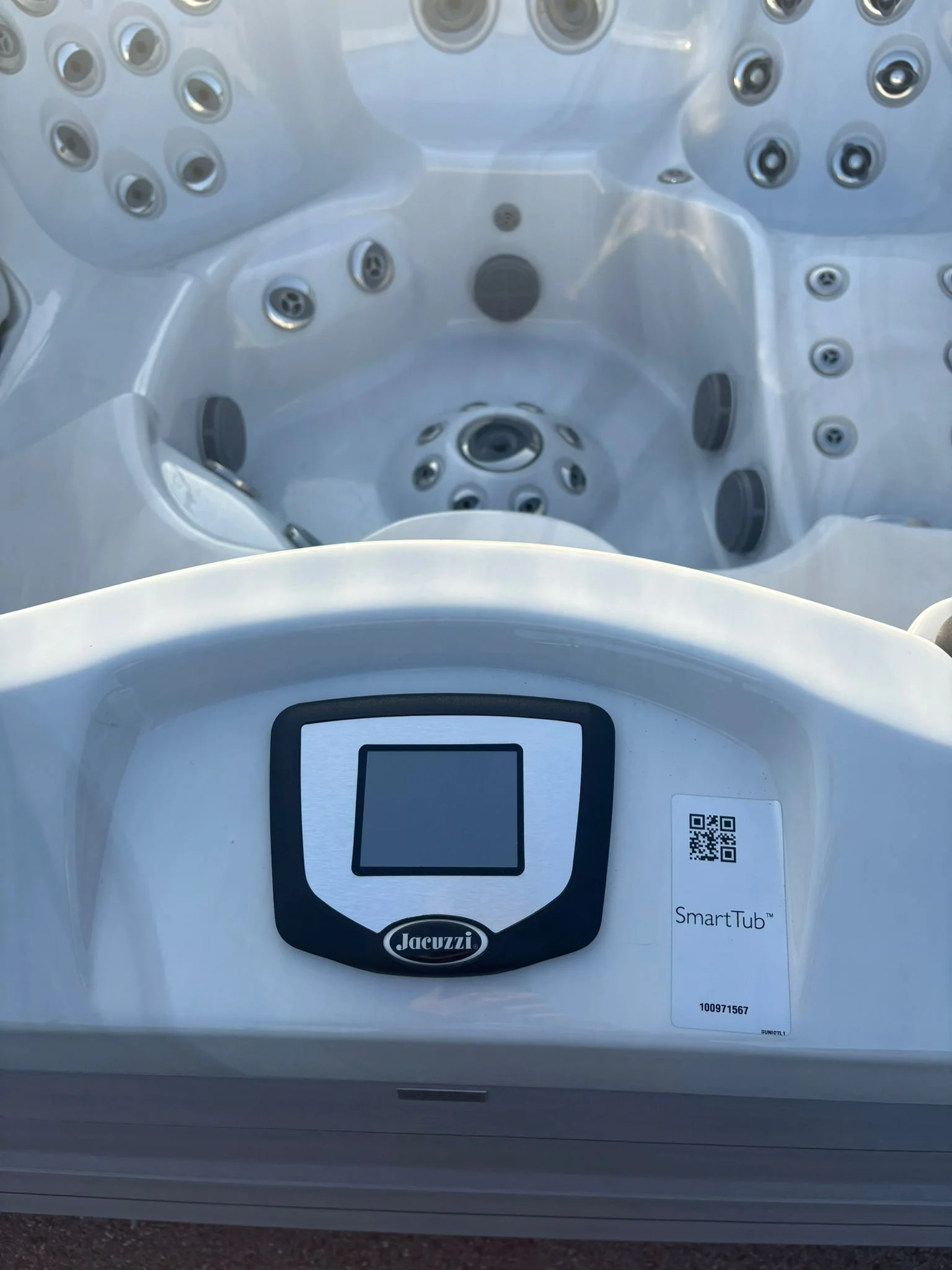 Jacuzzi® J475IP™ Hot Tub - Image 3