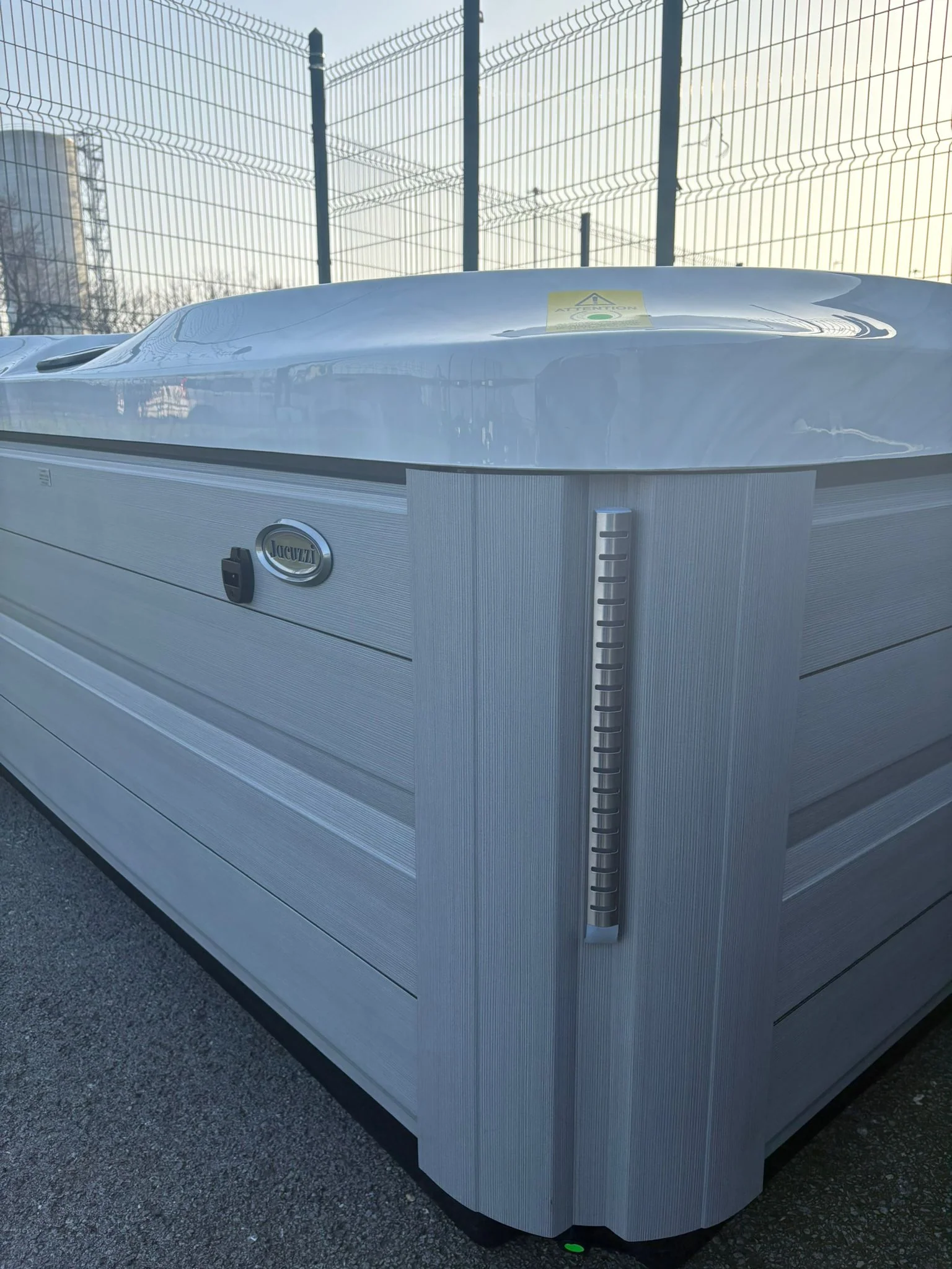 Jacuzzi® J475IP™ Hot Tub - Image 4