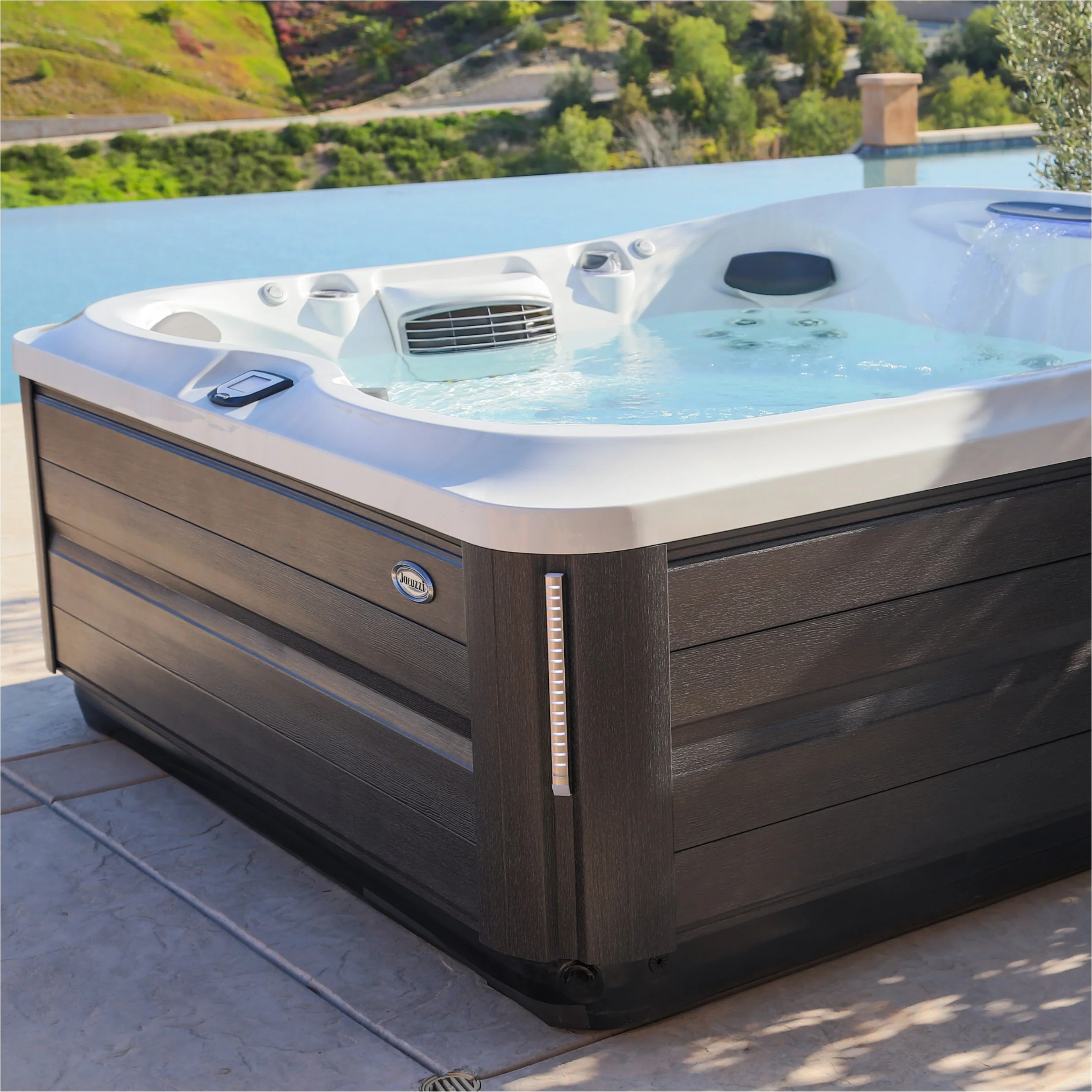 Jacuzzi® J485IP™ Hot Tub - Image 13