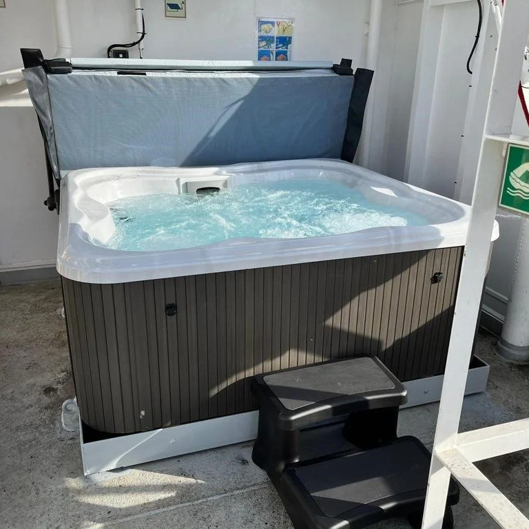 Jacuzzi® Lodge™M Hot Tub - Image 11