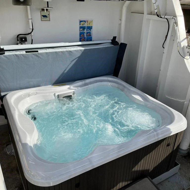 Jacuzzi® Lodge™M Hot Tub - Image 12