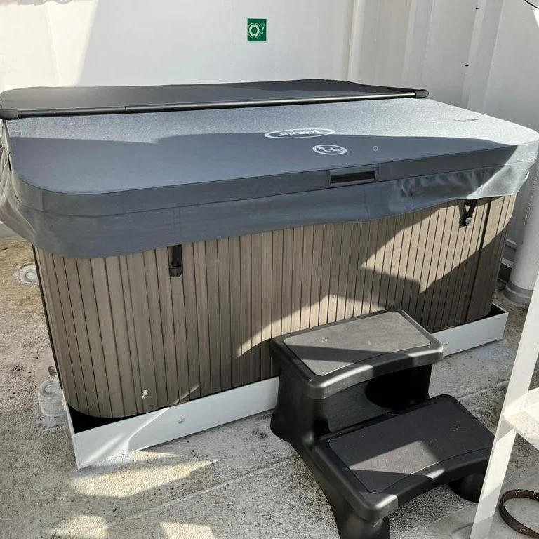 Jacuzzi® Lodge™M Hot Tub - Image 14