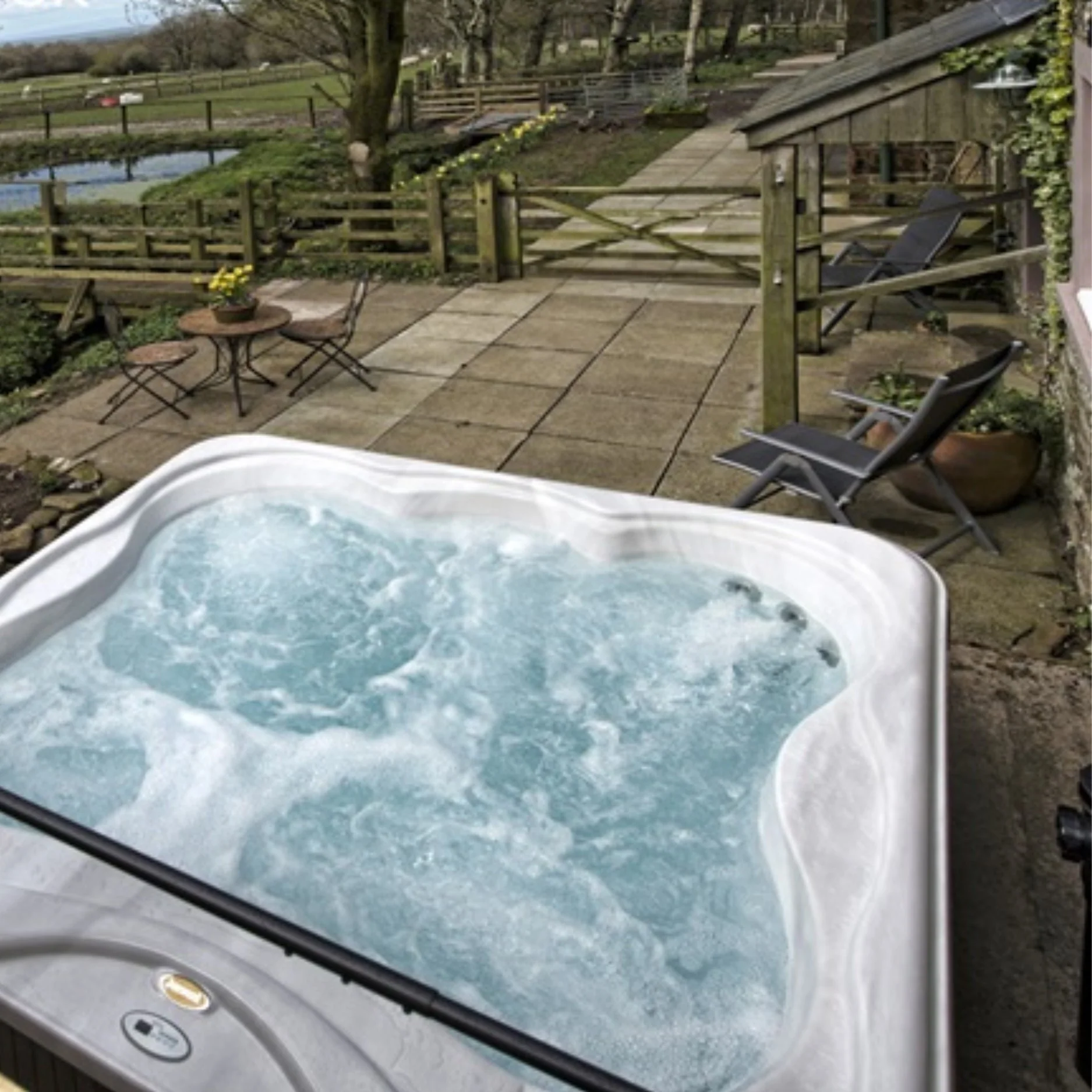 Jacuzzi® Lodge™M Hot Tub - Image 15