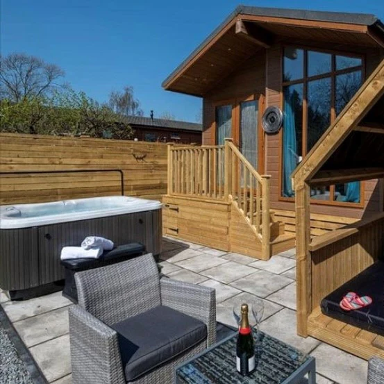 Jacuzzi® Lodge™M Hot Tub - Image 9