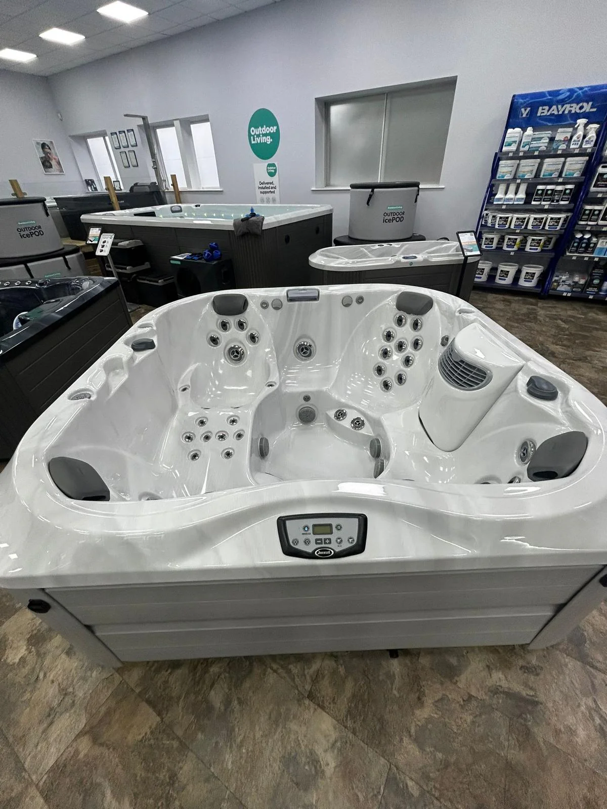 Jacuzzi® J335 Hot Tub - Image 10