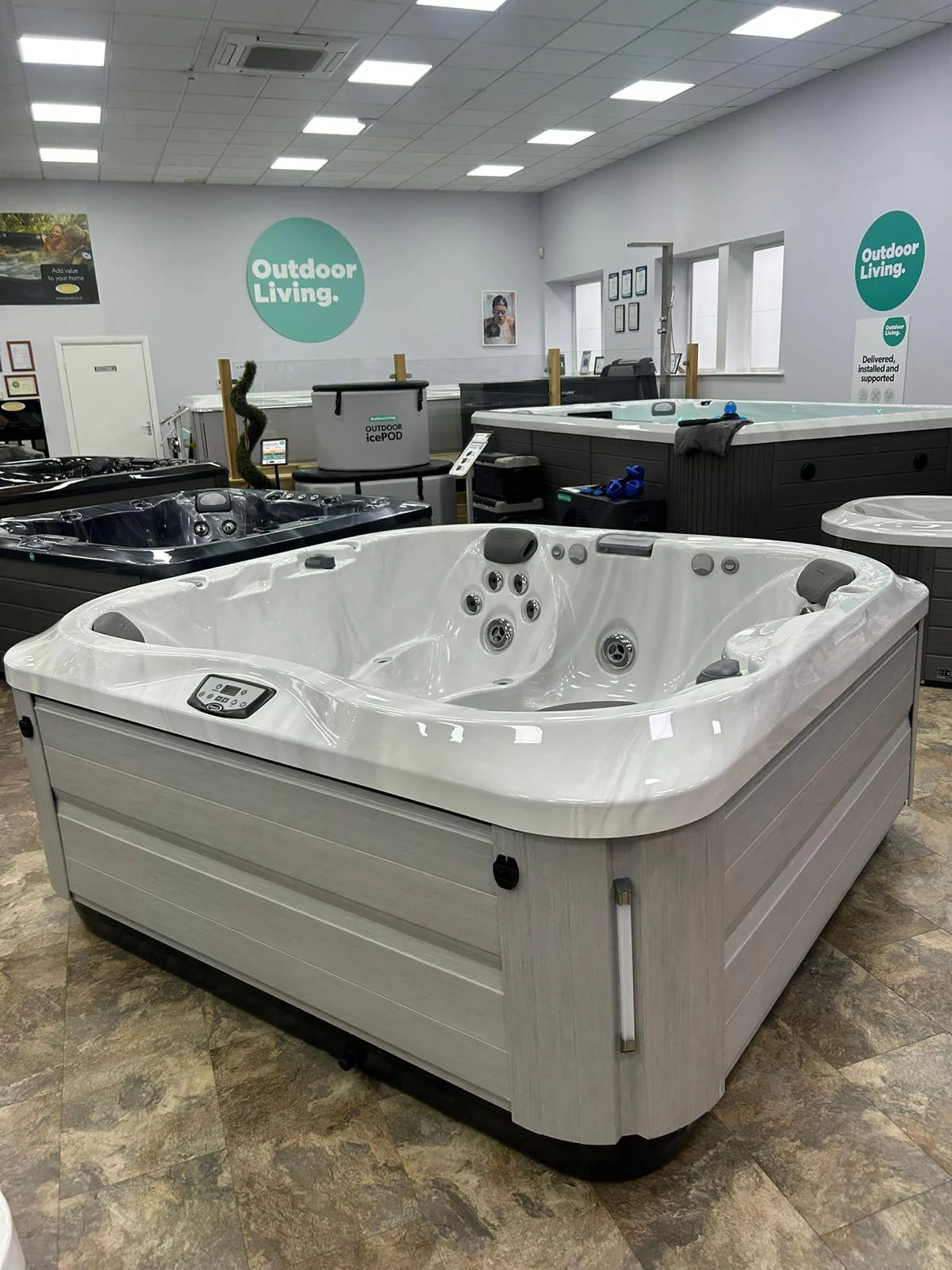 Jacuzzi® J335 Hot Tub - Image 11