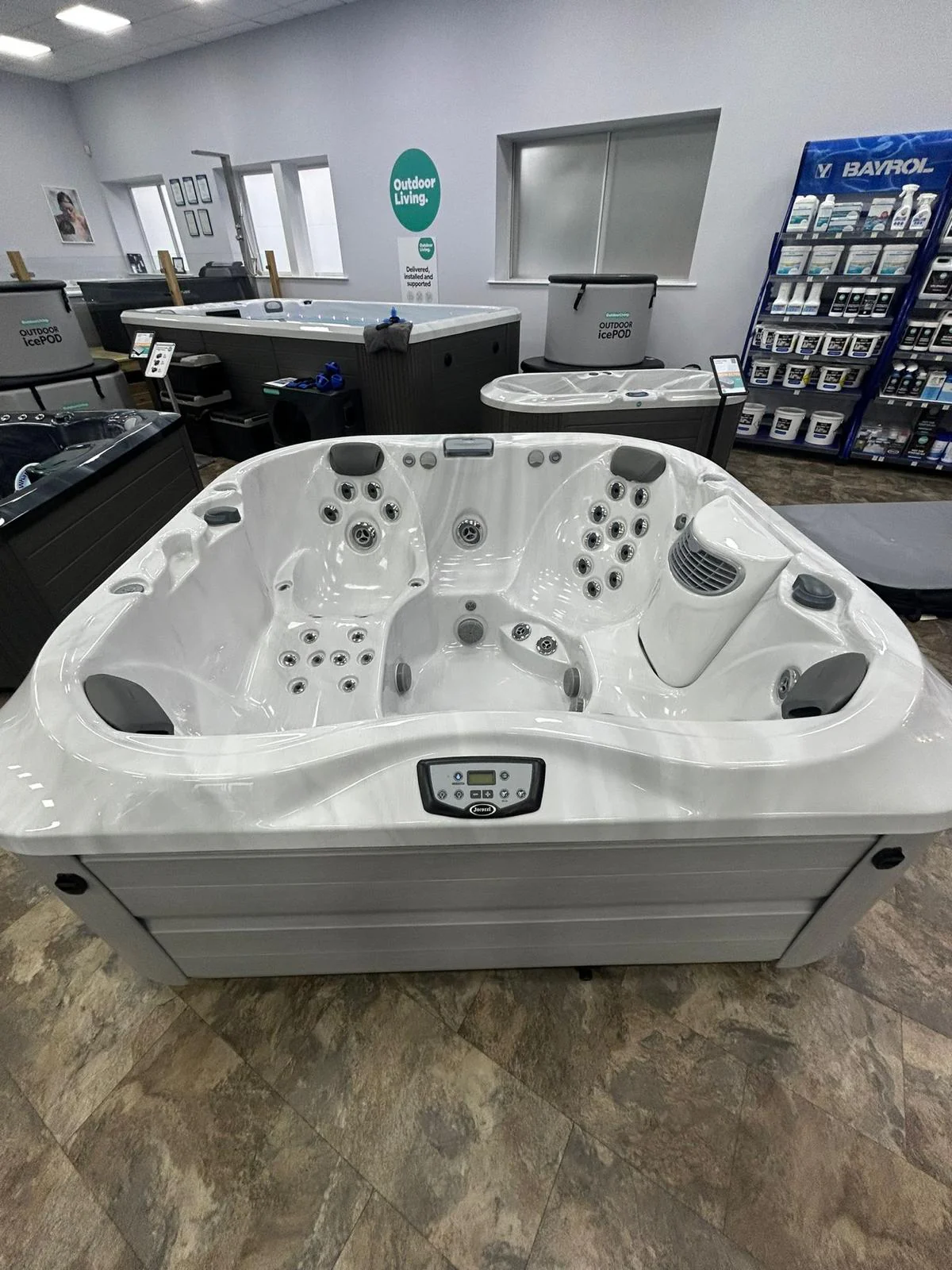 Jacuzzi® J335 Hot Tub - Image 6