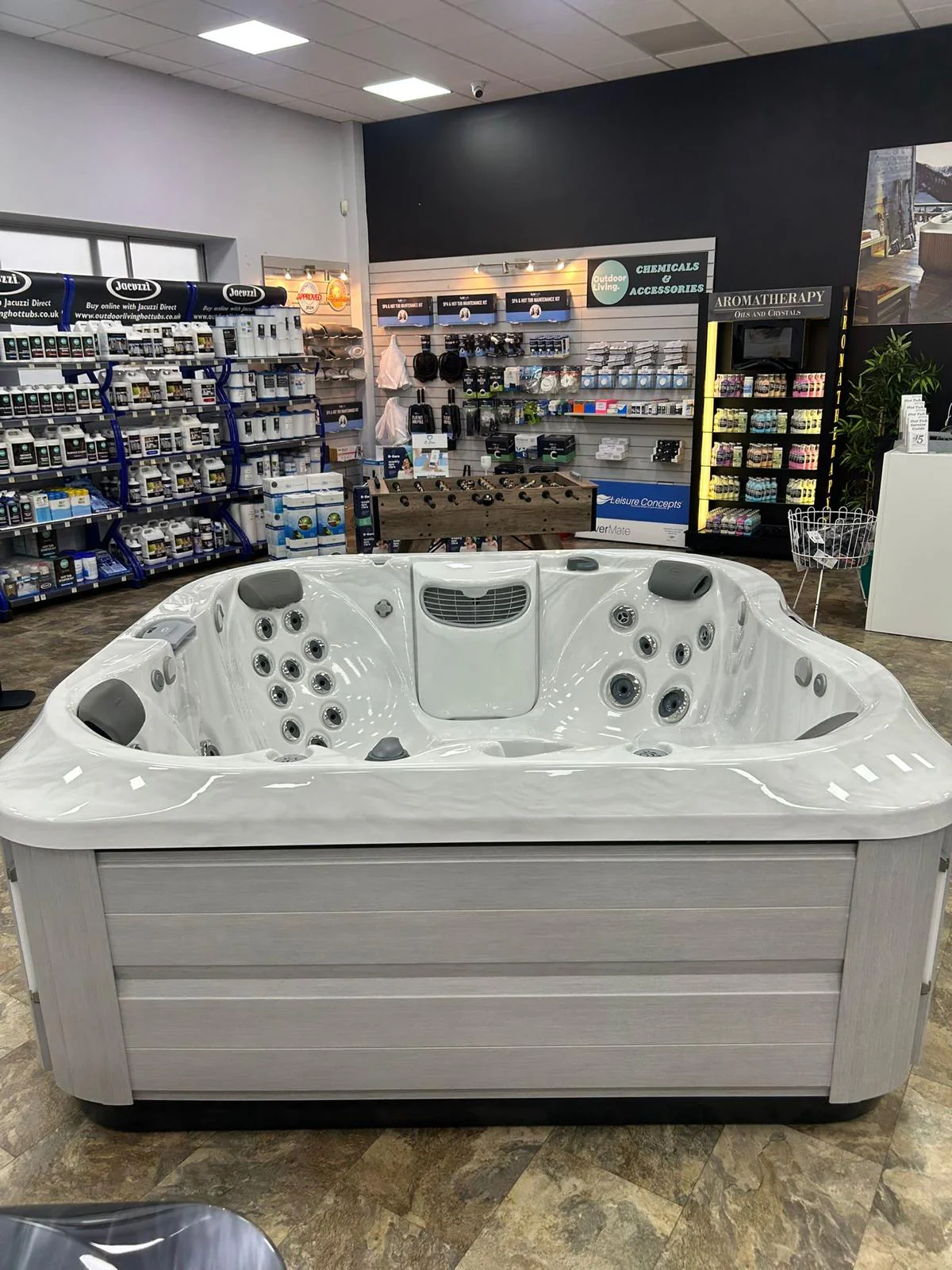 Jacuzzi® J335 Hot Tub - Image 7