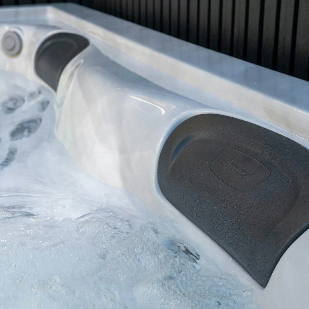 Jacuzzi® J404L™ Hot Tub - Image 4