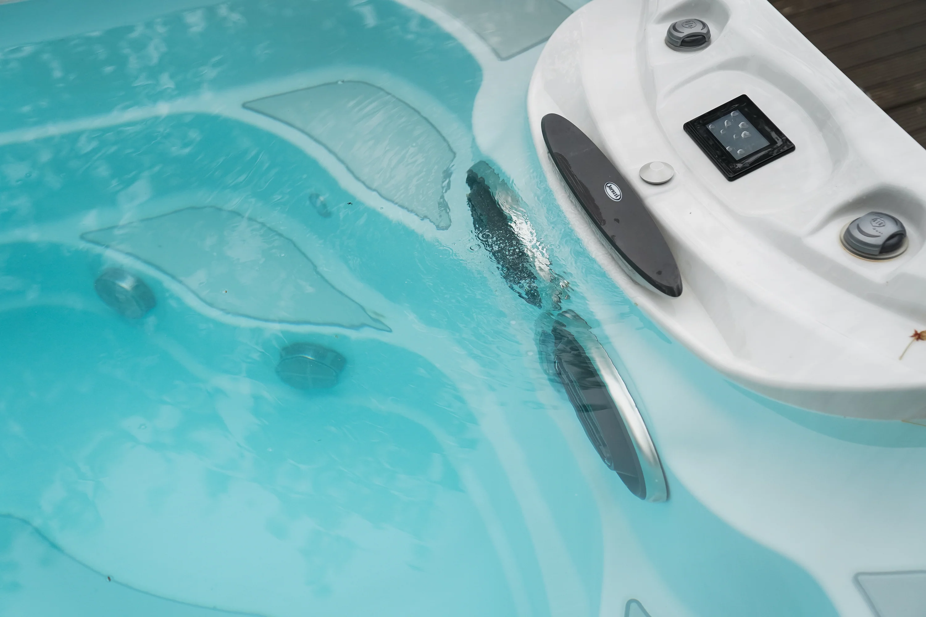 Jacuzzi® PowerActive™ J-16™ Swim Spa - Image 11