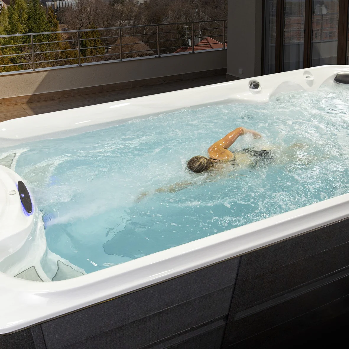 Jacuzzi® PowerActive™ J-16™ Swim Spa - Image 8