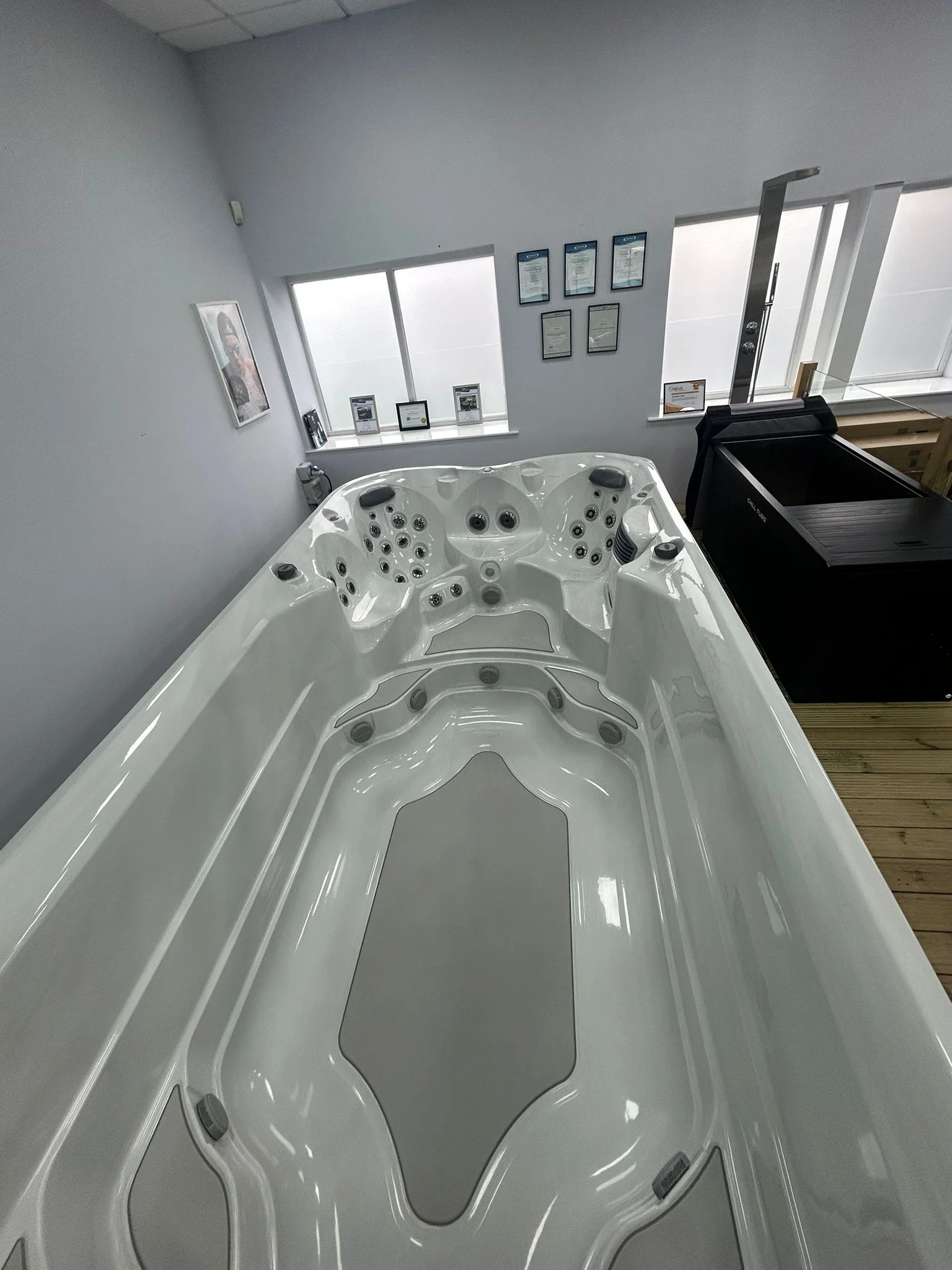 Jacuzzi® PowerPro™ J-16™ Swim Spa - Image 10