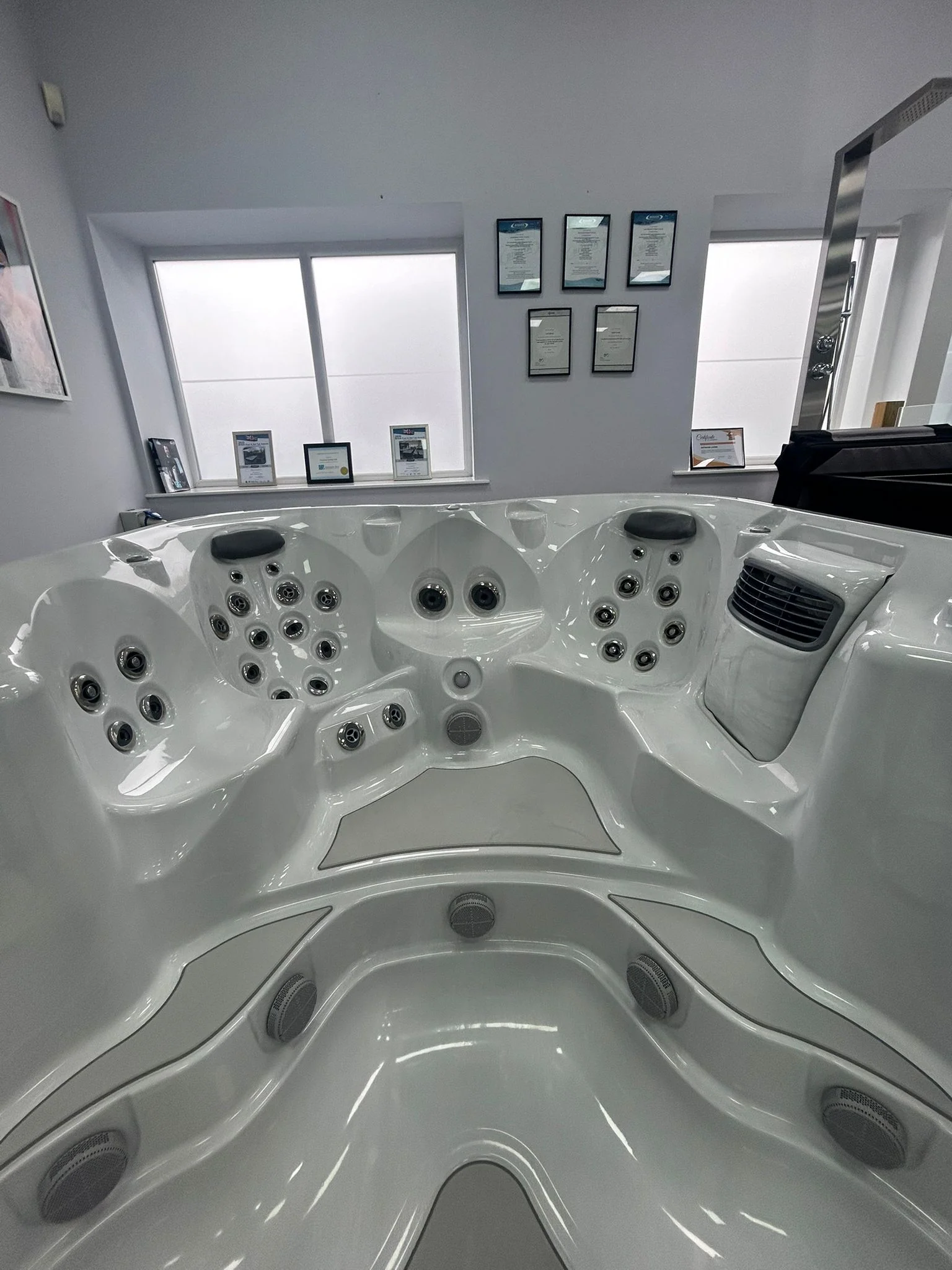 Jacuzzi® PowerPro™ J-16™ Swim Spa - Image 4