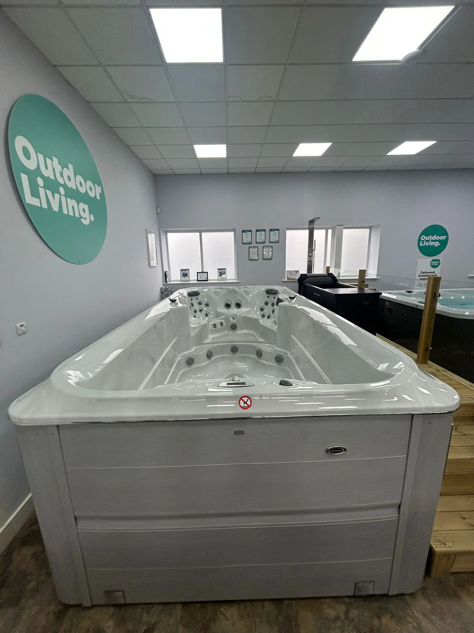 Jacuzzi® PowerPro™ J-16™ Swim Spa - Image 5