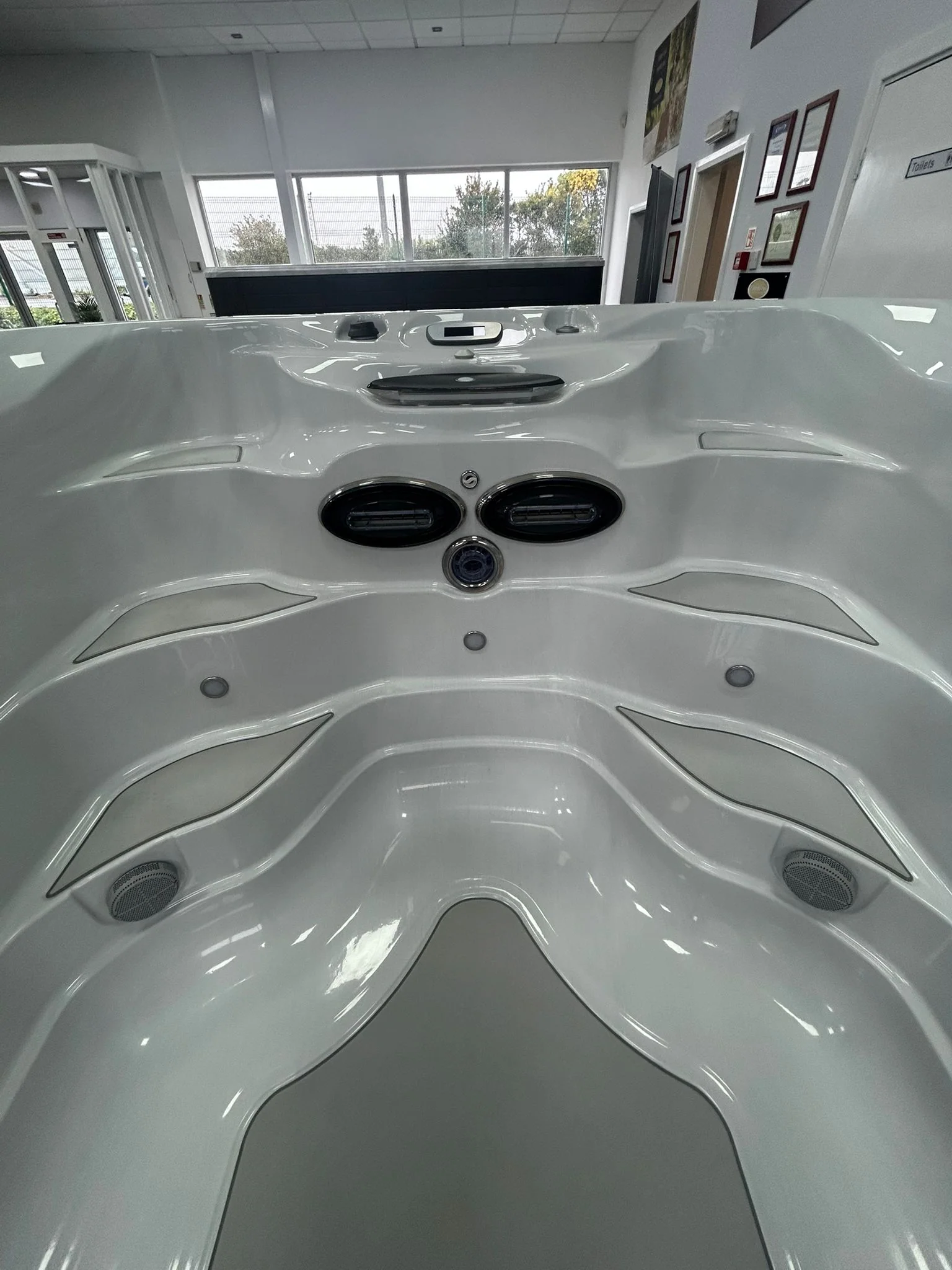 Jacuzzi® PowerPro™ J-16™ Swim Spa - Image 9