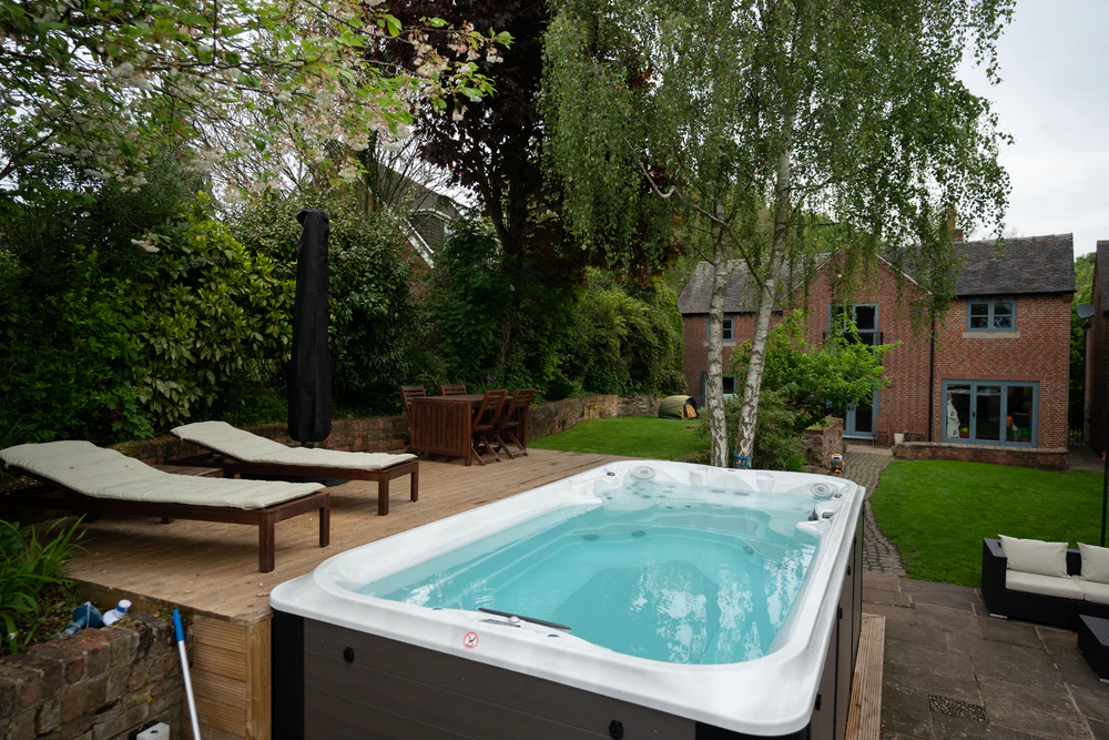 Jacuzzi® PowerPro™ J-19™ Swim Spa - Image 5