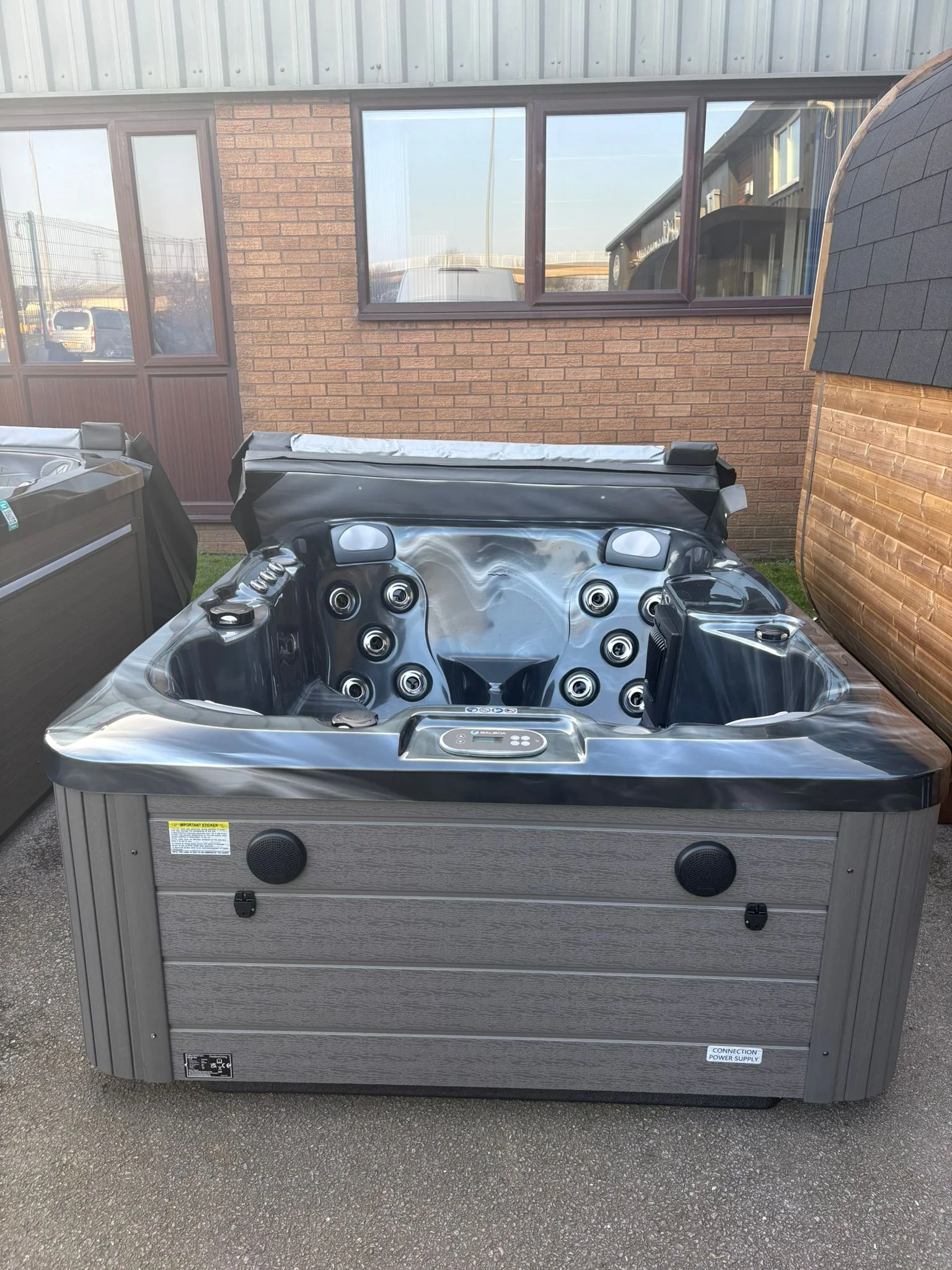 Outdoor Living Reef Hot Tub - Image 4