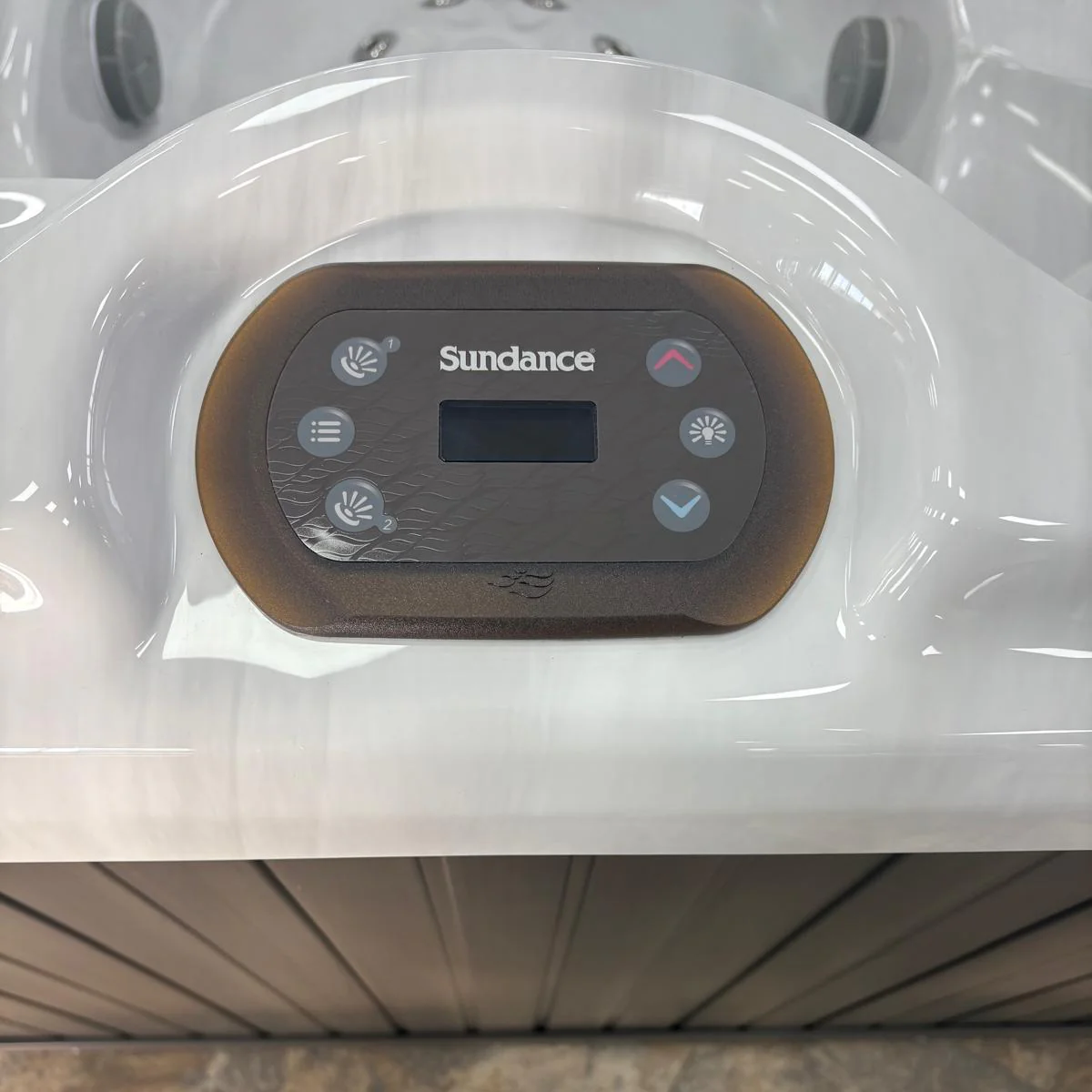 Sundance Edison Hot Tub - Image 3