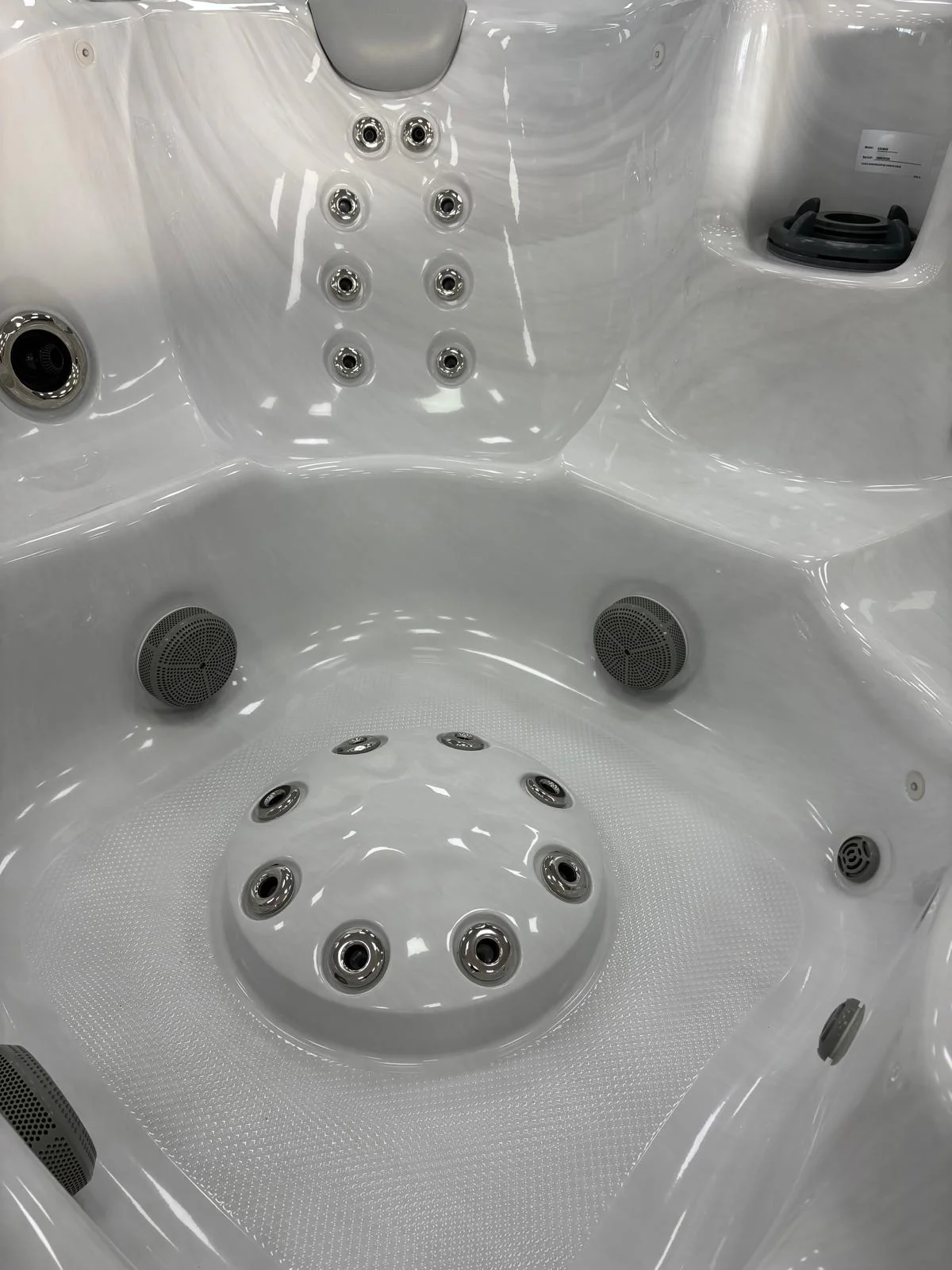 Sundance Edison Hot Tub - Image 5