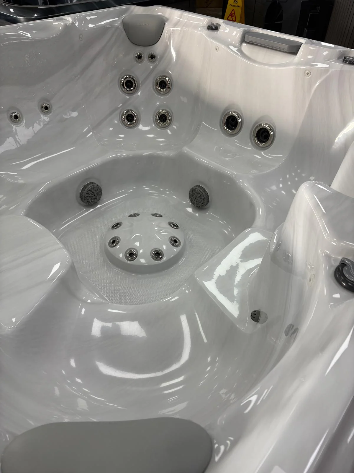 Sundance Edison Hot Tub - Image 6