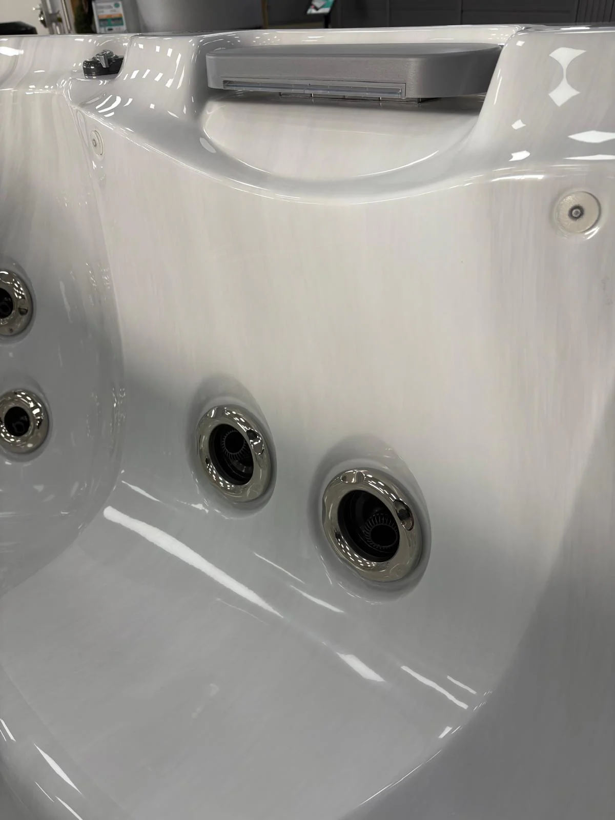 Sundance Edison Hot Tub - Image 7