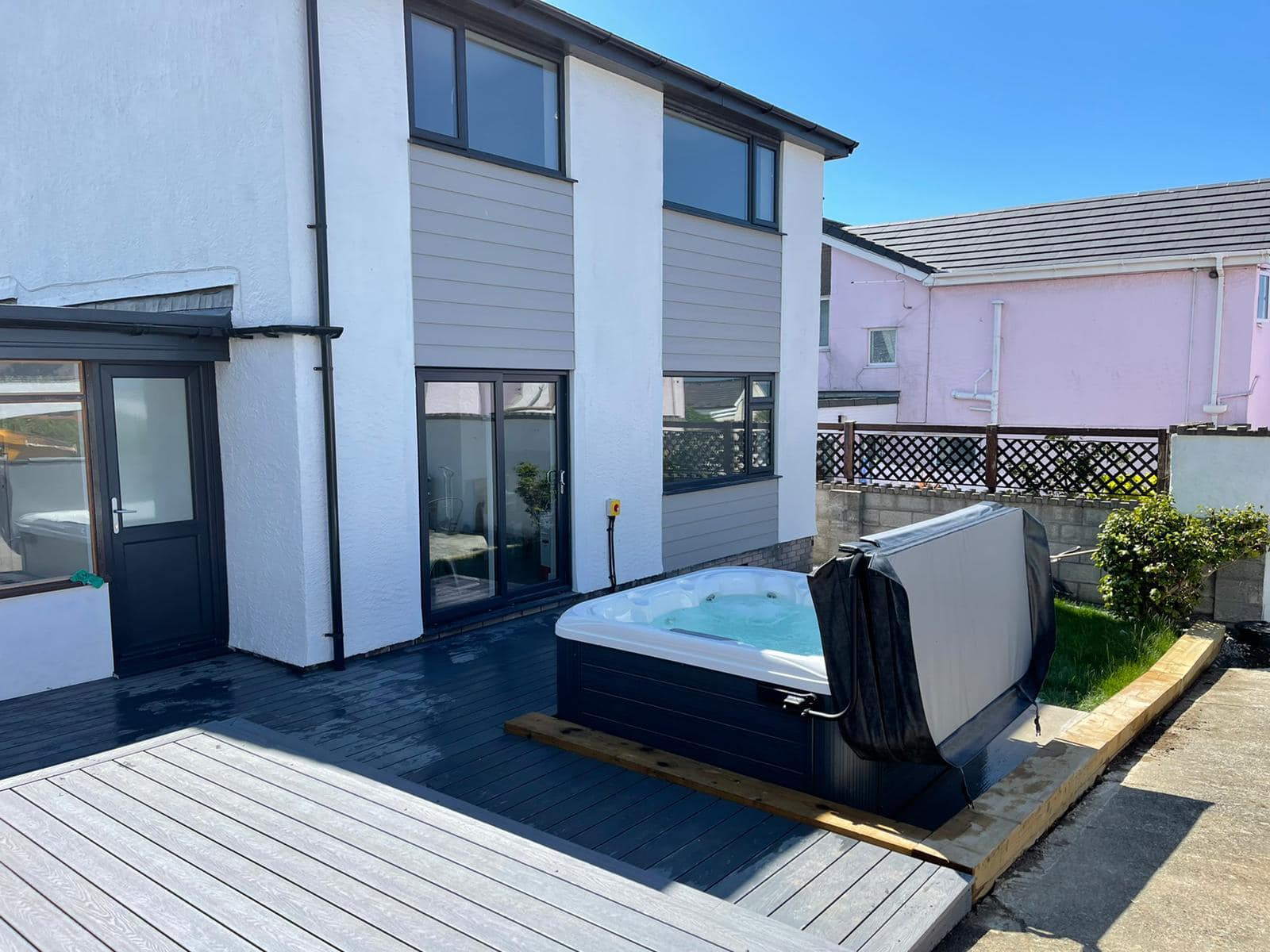 Platinum Spas Vacation Lounge Hot Tub - Image 10