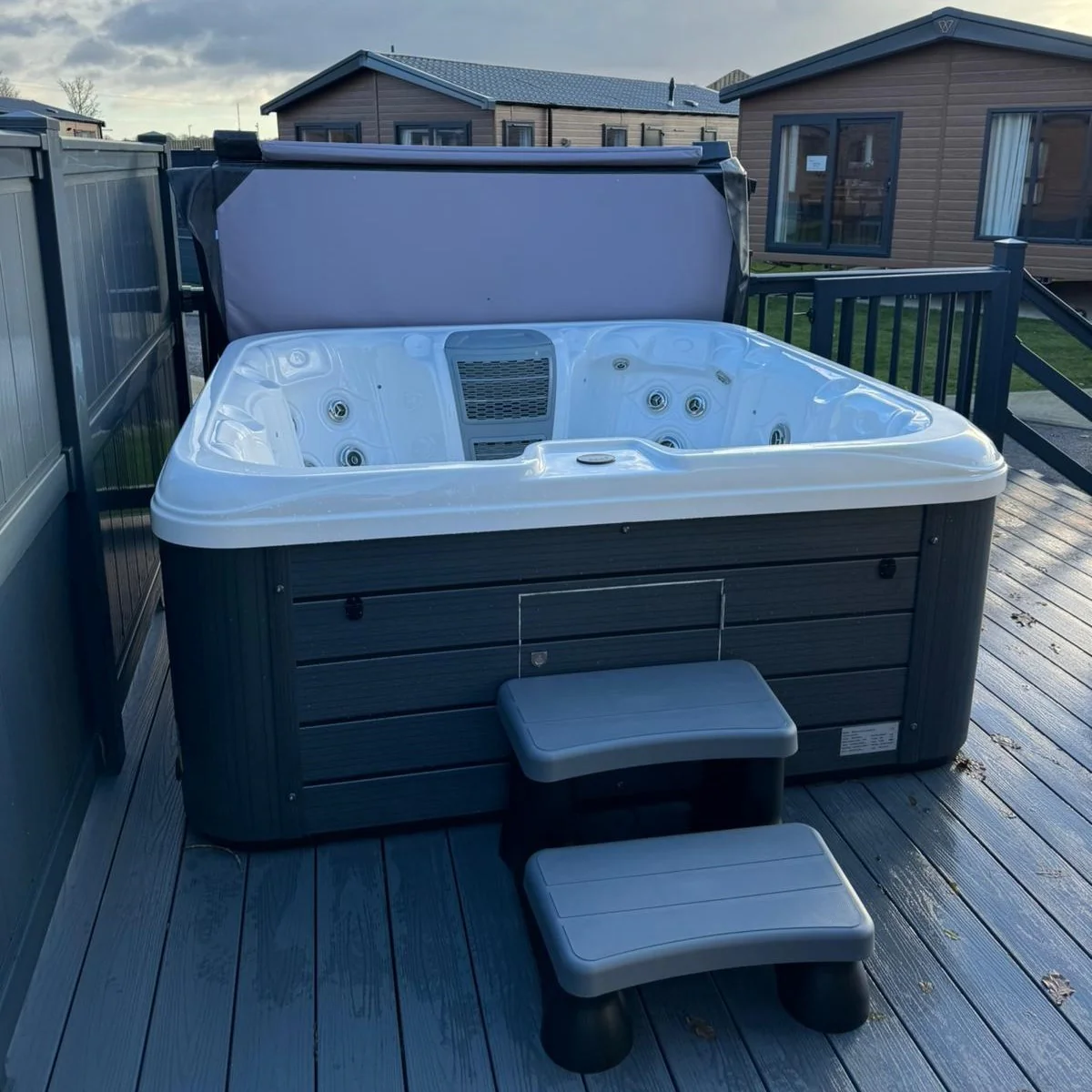 Platinum Spas Vacation Lounge Hot Tub - Image 13