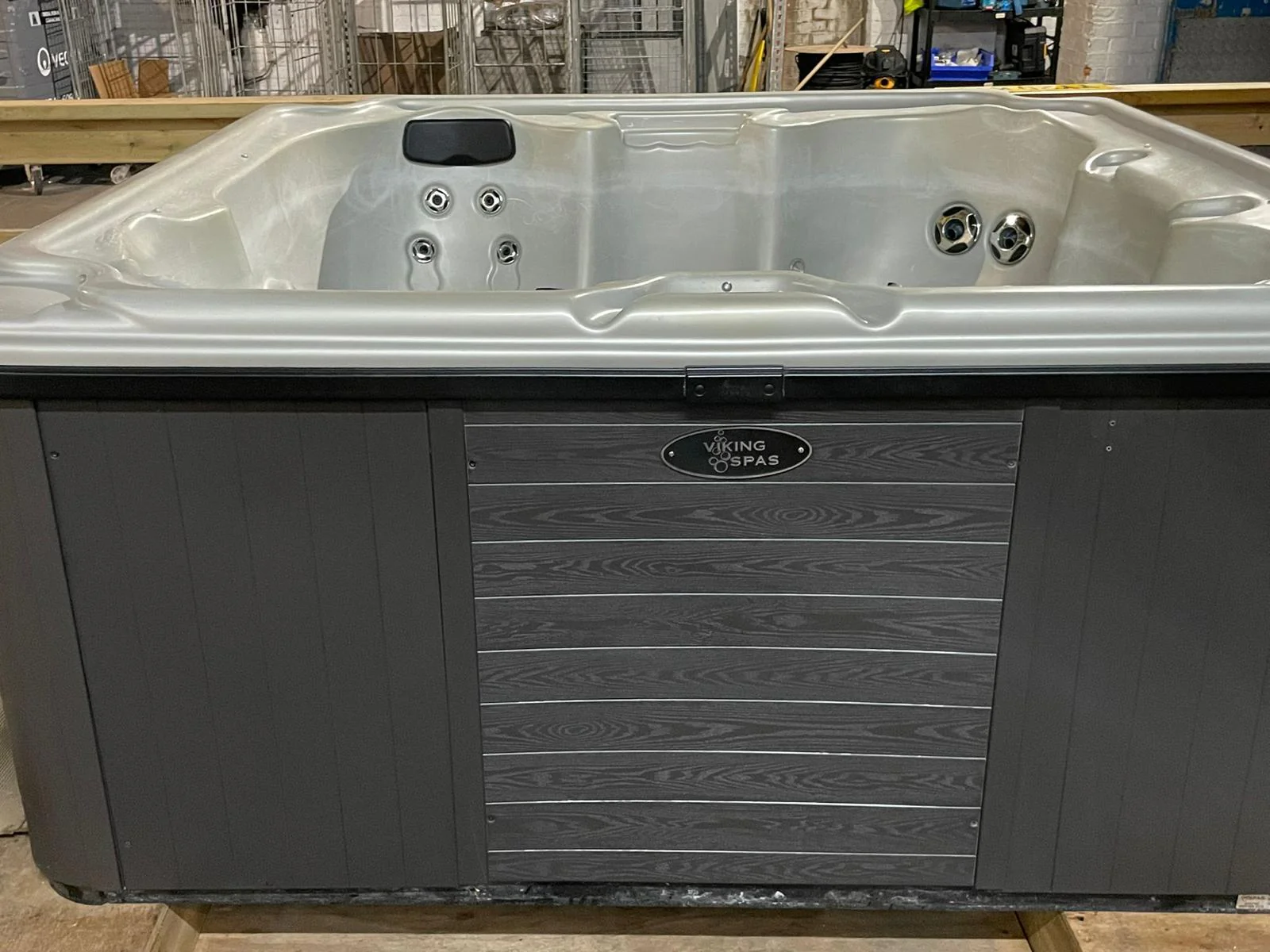 Viking Spa Royale Hot Tub - Image 5